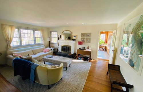 East Marion Cottage | Relaxing Beach Cottage with Private Shared Beach Access