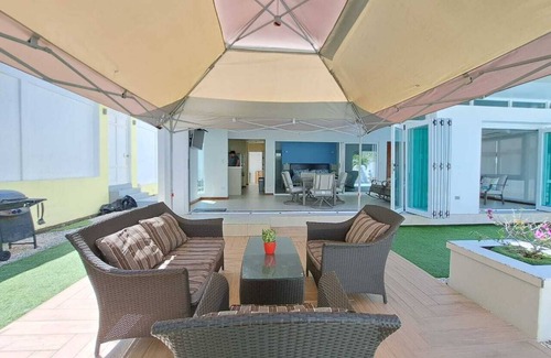 Esterillos Oeste House | Charming Beach House Steps Away from the Ocean