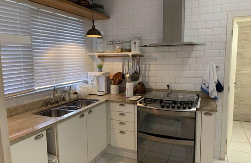 Manguinhos Villa | Charming Beach House Retreat in Búzios with Spa & Kitchen