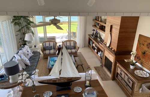 Manguinhos Villa | Charming Beach House Retreat in Búzios with Spa & Kitchen