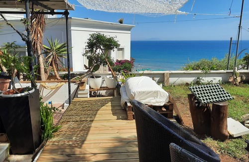 Gaeta House | Inviting Beach House Retreat with Oceanfront Views