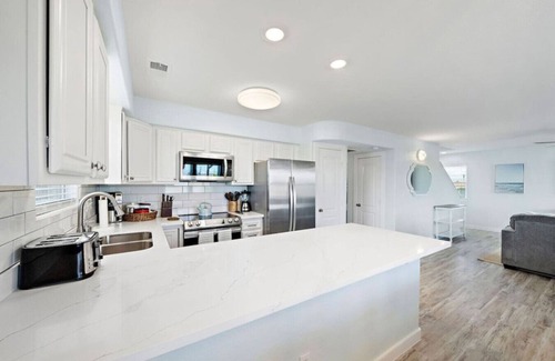Jamaica Beach House | Cozy Beach House with Game Room, Steps from Beach