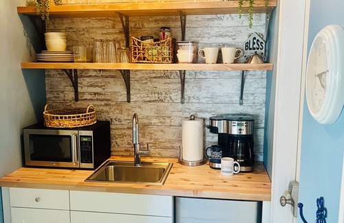 Saugatuck Condo | Beachfront Retreat in Downtown with Pool & Hot Tub Access