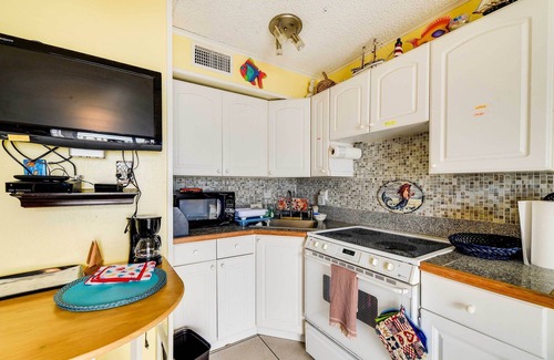 North Beach Condo | Beach View Getaway with Pool & Spa Amenities Await!