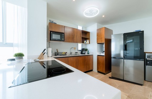 Miramar Apartment | Cozy beachfront apartment with ocean views, pool and balcony
