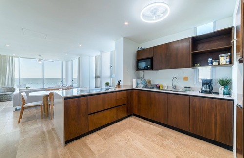 Miramar Apartment | Cozy beachfront apartment with ocean views, pool and balcony