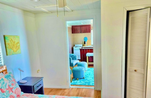 Tar Bay Apartment | Cozy Beachfront Suite with balcony