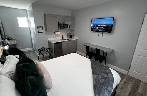Daytona Beach Hotel | Modern Beachside Boutique Suite with Kitchen by Oceano Suites