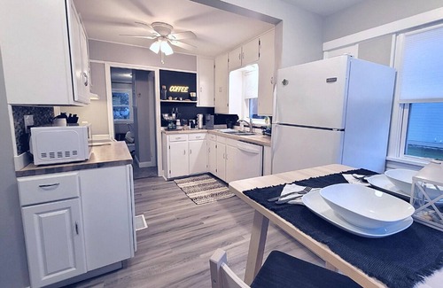 Vermilion House | Perfect Beachtown Bungalow with Pool and Spa Amenities