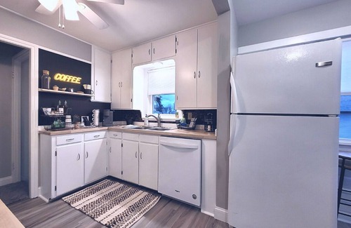 Vermilion House | Perfect Beachtown Bungalow with Pool and Spa Amenities