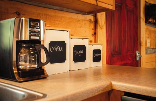 Vesta Cabin | Cozy Bear Claw Cove Cabin: Family-Friendly Retreat Near Parkway