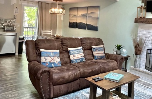 Thornhurst House | Inviting Bear Lair: Pet-Friendly Stay with Pool & Ocean Views