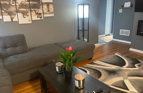 North Kenwood Condo | Inviting Condo Retreat: Pet & Child Friendly Getaway