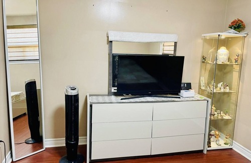 Malton House | Cozy & Beautiful Private Room - Minutes from airport & transit