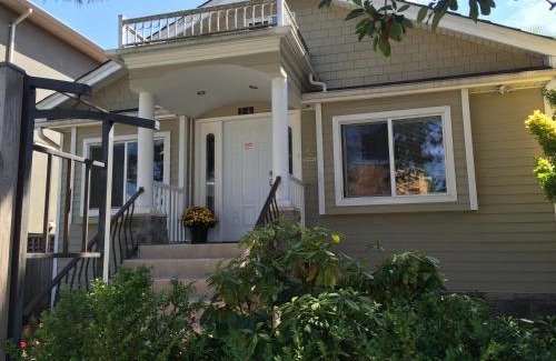 Vancouver South House | Welcoming Cozy Bedrooms Guest House with Kitchen Access