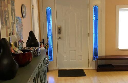 Vancouver South House | Welcoming Cozy Bedrooms Guest House with Kitchen Access
