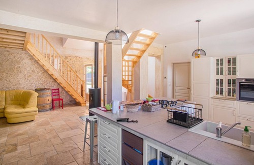 Bergerac House | Family-Friendly Holiday Home with Private Pool & 10/10 Rating