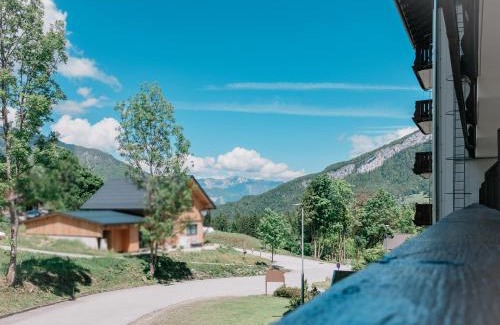 Bad Goisern Apartment | Cozy Bergzeit 230 - Mountain View, Stylish, Familyfriendly