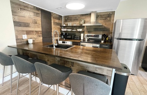Camelback East Condo | Inviting Biltmore Condo with Heated Pool and Hot Tub