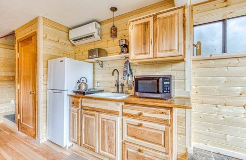 Stevenson Apartment | Cozy Blueberry Cottage Studio: Pet-Friendly & Perfectly Rated
