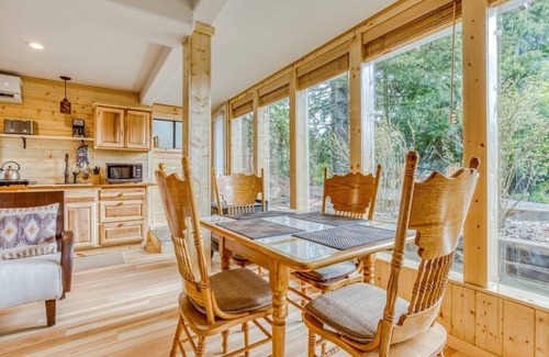 Stevenson Apartment | Cozy Blueberry Cottage Studio: Pet-Friendly & Perfectly Rated