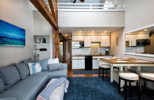 Charlevoix Condo | Inviting Boat House II on Lake Charlevoix with Pool Access