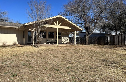 Boerne House | Charming Boerne Home Near Old No 9 Trails and Main Plaza