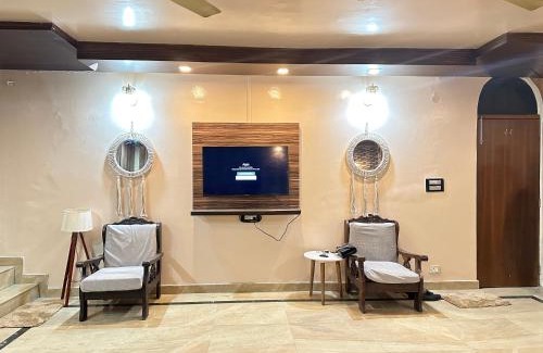 New Delhi Apartment | Bohemian Studio Apartment - 4-Star Comfort Awaits