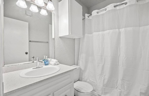 Milwood Apartment | Charming BoHo 2bd Apartment with Pool in Cedar Park