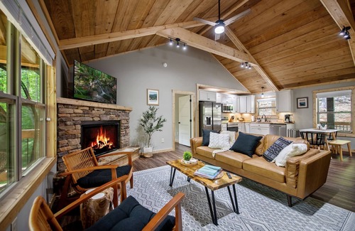 Ellijay Cabin | Stylish Boho Cabin with Hot Tub & Resort Amenities Access