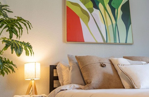 South Lamar Apartment | ☼Cozy Boho Studio☼Heart of ATX☼Pool,Gym☼Long Term☼