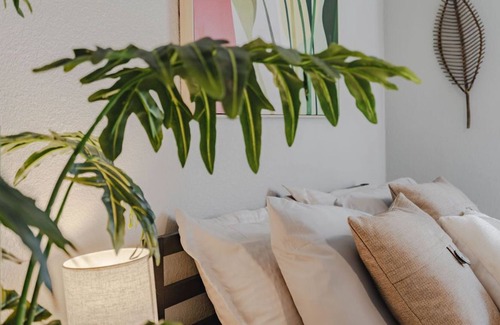 South Lamar Apartment | ☼Cozy Boho Studio☼Heart of ATX☼Pool,Gym☼Long Term☼