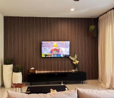 Batam Villa | Cozy Botanical Garden House