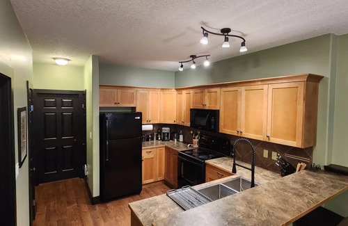 East Kootenay Condo | Cozy Condo Steps from Radium Hot Pools - Rated 10/10!