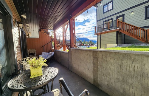 East Kootenay Condo | Cozy Condo Steps from Radium Hot Pools - Rated 10/10!