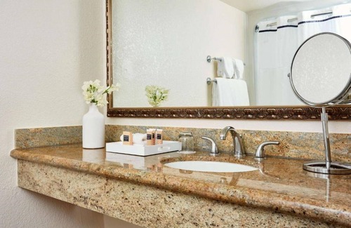 Jack London District House | Charming Boutique Room in Oakland's Jack London Square