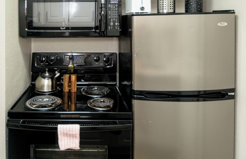 Brentwood Apartment | Cozy BR Apartment w/Pool Access l Pet-Friendly l Free Parking