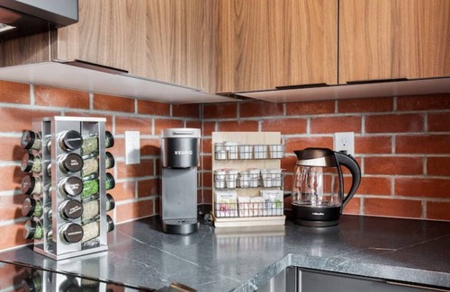 Minor House | Pet-Friendly 2B2B with Space Needle Views - Rated 10/10