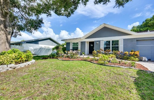 Seffner Community Alliance Apartment | Charming Brandon Vacation Rental with Shared Pool Access