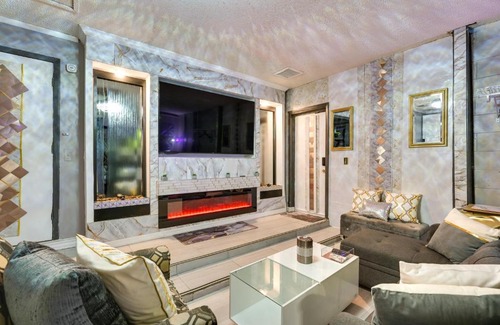 Seffner Community Alliance Apartment | Charming Brandon Vacation Rental with Shared Pool Access