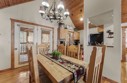 Branson West Cabin | Inviting Branson West Cabin with Pool & Spa Amenities