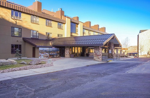 Brian Head Apartment | Comfortable Brian Head Condo: Steps from Navajo Express Lift