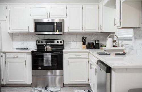 Columbus House | Charming Brick Ranch Home with Family-Friendly Amenities