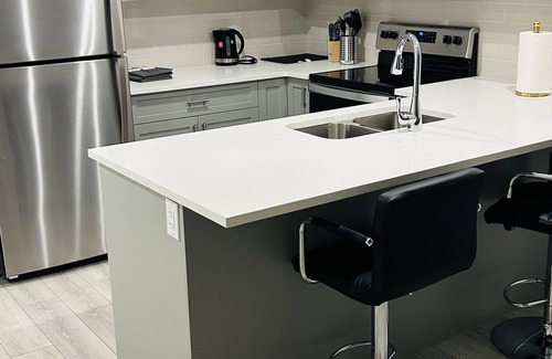 Southwest Calgary House | Bright and Cozy 1 Bedroom Suite in Southwest Calgary