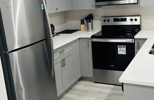 Southwest Calgary House | Bright and Cozy 1 Bedroom Suite in Southwest Calgary