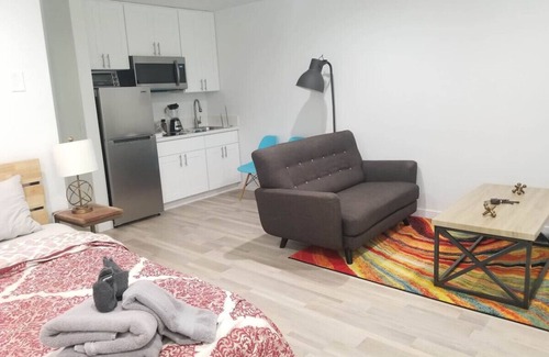 Marina Peninsula Apartment | Cozy & Bright Beach Studio w/Parking Steps 2 Sand!