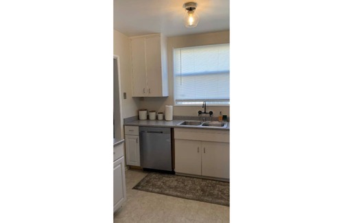 North Hollywood House | Bright Corner Retreat: Family-Friendly Near Universal Studios
