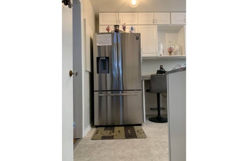 North Hollywood House | Bright Corner Retreat: Family-Friendly Near Universal Studios