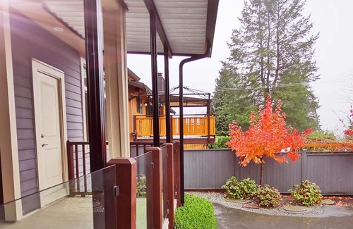 Coquitlam Apartment | Bright and Private Room with Kitchen & Breakfast Included