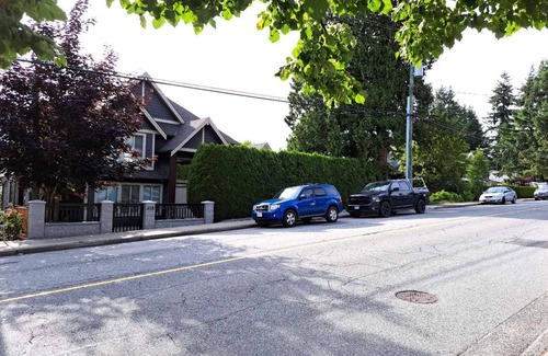 Coquitlam Apartment | Bright and Private Room with Kitchen & Breakfast Included